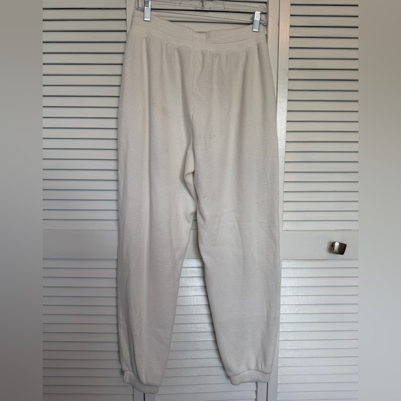 Alo Waffle Weekend Escape Joggers - Picture 6 of 7